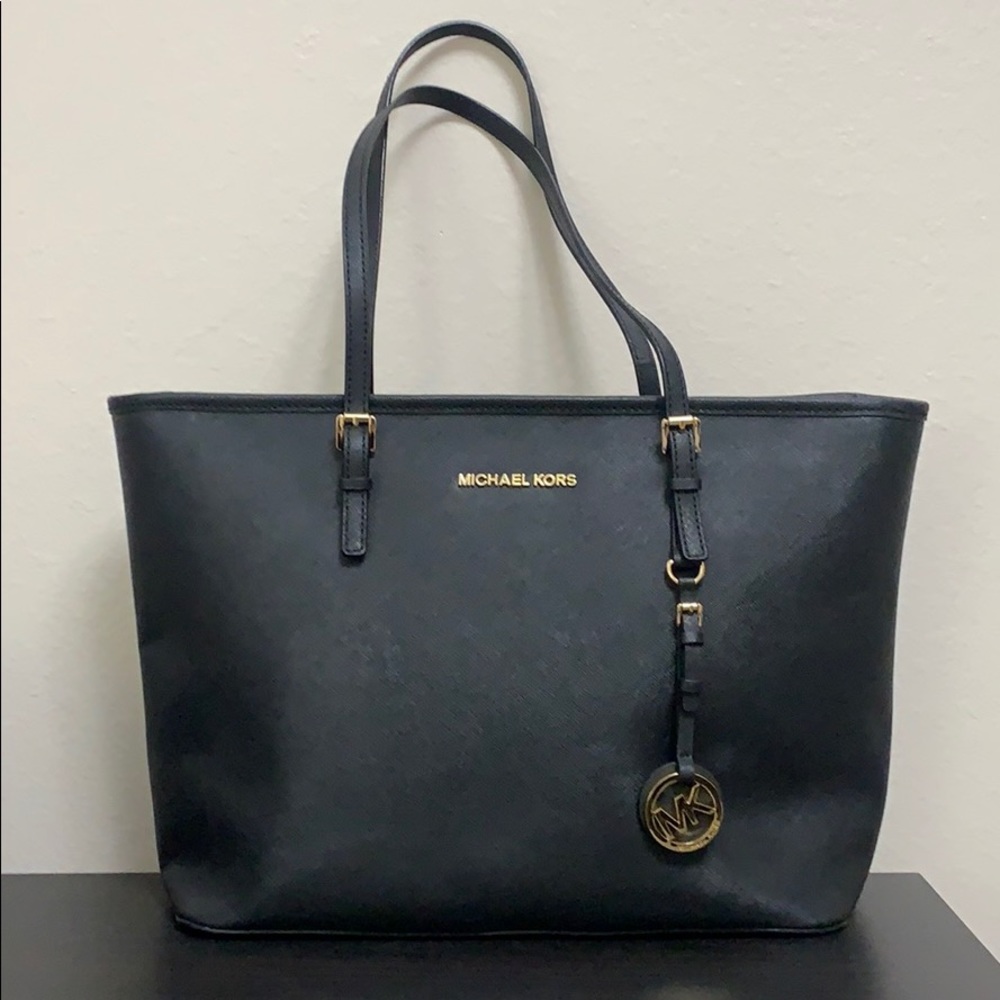 Michael Kors Jet Set Travel Top Zip Medium Tote